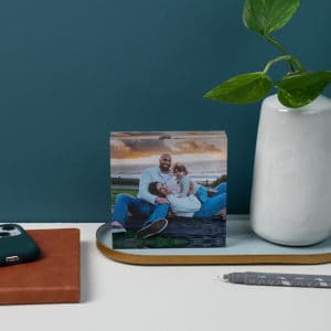 picture of family on desk